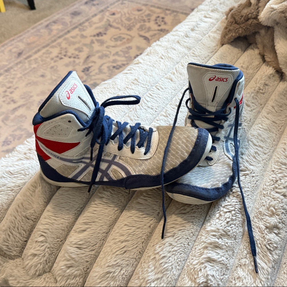 ASICS White and Navy Wrestling Shoes
